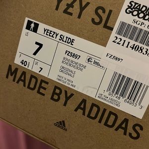 Yeezy Slides Bone Size 7